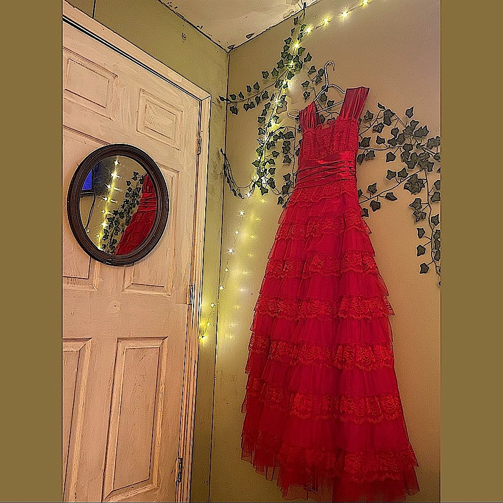 Red Ruffle Ballgown🌹